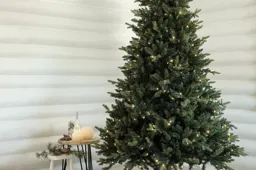 elskerinde tyran skrivning Kunstigt juletræ | Find et holdbart juletræ her | POWER - Power.dk